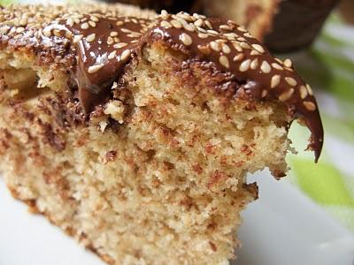 Gâteau moelleux au sésame et à la cacahuète