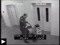 3 videos: Une femme traverse une rue inondée + Le livreur de bière à soif + Comment dégivrer un climatiseur livreur-soif.jpg