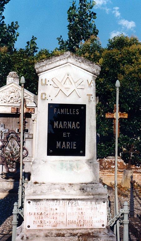 La tombe d'un Compagnon charpentier à Valence-d'Agen (82)