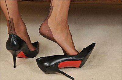 Belles en bas nylon et Louboutin havana louboutin