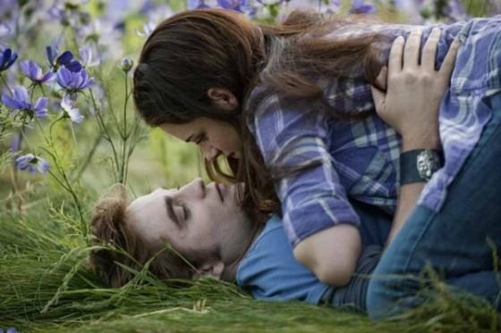 Twilight 3 ... Robert Pattinson et Kristen Stewart ... une photo où ils s'embrassent ...