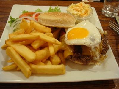 20100103 ellis island cafe 03 manhattan burger (ChrisoScope) 20100103 ellis island cafe 03 manhattan burger 2010 a démarré fort (ChrisoScope)