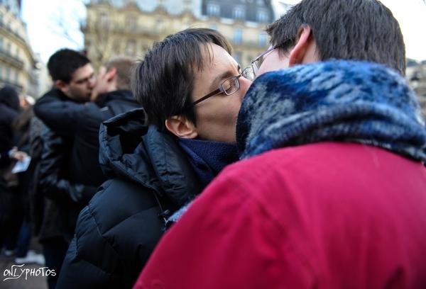 kiss-in-homophobie11