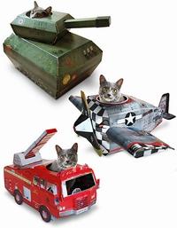 Maison pour chat en forme d'avion de camion ou de tank, de 14,99$ à 24,99$ chez Thinkgeek ! Shopping Chat : des jouets pour vos minous !