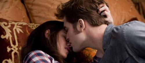Robert Pattinson embrasse langoureusement Kristen Stewart !