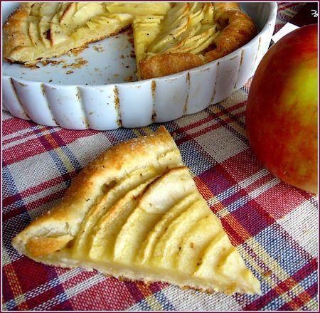Crostata aux pommes presentat_on_tranche_tarte_aux_pommes