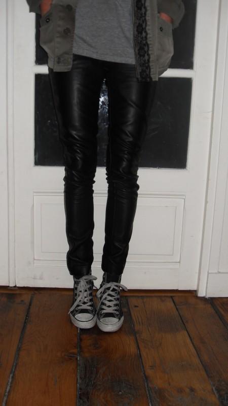 Mon slim en cuir ! Image and video hosting by TinyPic