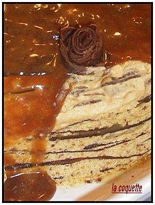 Gateau de crépes à la mousse aux noisettes et caramel au beurre salé. IMGP5110.JPG