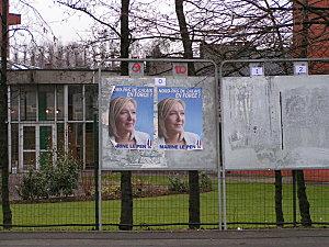 Connaissez vous la vignoble-attitude? Une girouette qui...... PICT0723.JPG