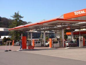 Pénurie ! total_fraude_urssaf_secu_securite_sociale_philippe_gateau_petrole_essence_crise_scandale