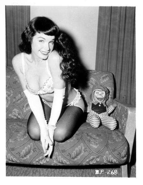 suicideblonde:

Bettie Page

:o