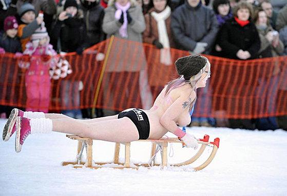 Luge seins nue