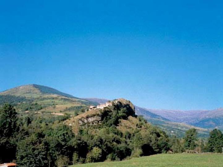 Les Albères, le Vallespir..., en Pyrénées Orientales... Ces régions n'ont-elles pas été, il y a 40 millions d'années, foyers volcaniques ?