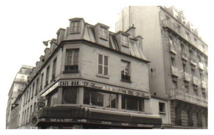 Au bar de la Marine .
