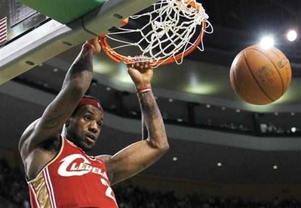 Les enjeux de cette fin de saison 2009/10 : les playoffs, John Wall et l’été 2010 en point de mire ! lebrondunk.jpg