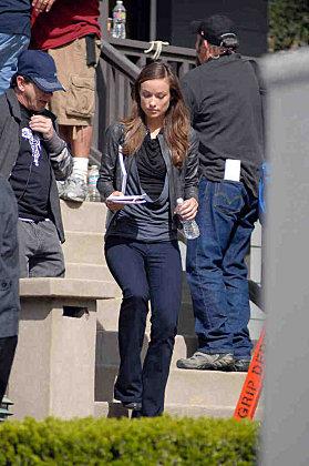 olivia-wilde-on-the-set-of-house-m-d-in-l-a-01