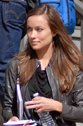olivia-wilde-on-the-set-of-house-m-d-in-l-a-05