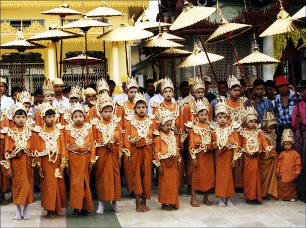 birmanie-rangoon-shinbyou-ordination-jeunes-garcons.1265905728.jpg