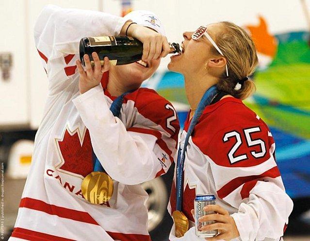 canadian womens hockey team celebration 05