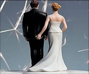 Mariage: Pièce montée… avec humour ou pas???? main-mariee-gateau