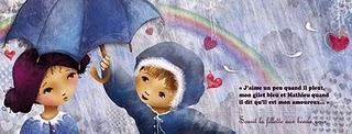 Lola et son amoureux sous la pluie et son amoureux lui tien le parapluie ! avec arc-en ciel en arrière plan