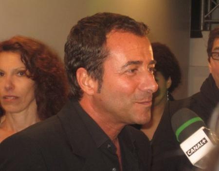 Bernard Montiel au sujet de la Ferme : « Dedans, Il y a un tas de connards ». Écoutez bernard montiel