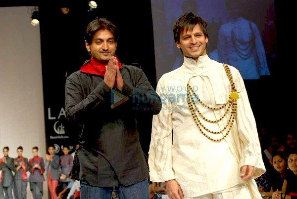 Vivek Oberoi défile pour Digvijay Singh au Lakhme Fashion Week 2010