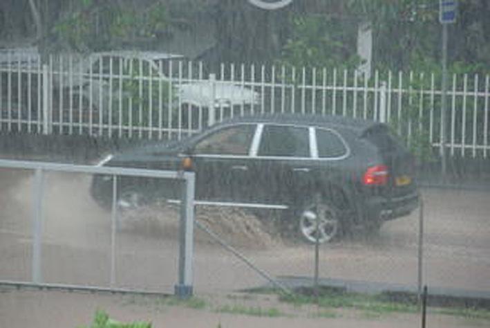 pluie-a-tahiti.1268131274.jpg