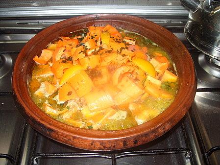 Tajine de veau aux carottes et petis pois frais SS852172.JPG