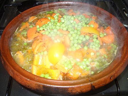 Tajine de veau aux carottes et petis pois frais SS852176.JPG
