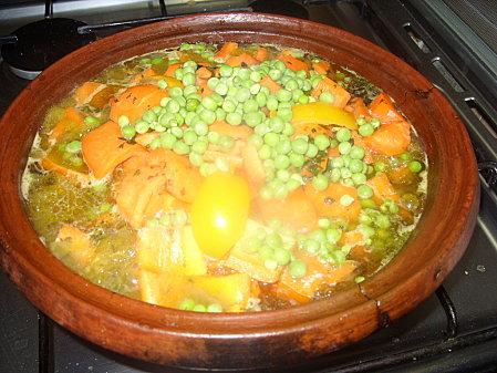 Tajine de veau aux carottes et petis pois frais SS852175.JPG