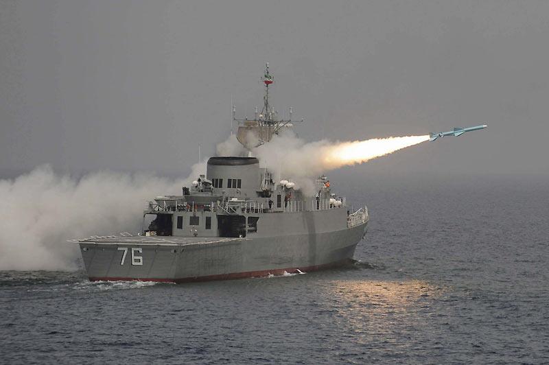 Mardi 9 mars, dans les eaux du golfe Persique, séance de test du nouveau missile «Nour» tiré depuis le «Jamaran», le premier destroyer de la marine iranienne. Il a été inauguré par le chef de la révolution islamique, Ali Khamenei, en février dernier. 