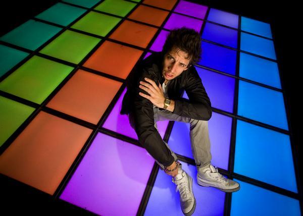 Example .... Le chanteur Rap Electro sort un nouveau single ! (vidéo) Example .... Le chanteur Rap Electro sort un nouveau single ! (vidéo)