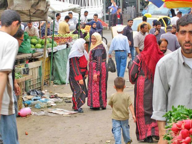 Discussion au marché de Ramallah Discussion au marché de Ramallah
