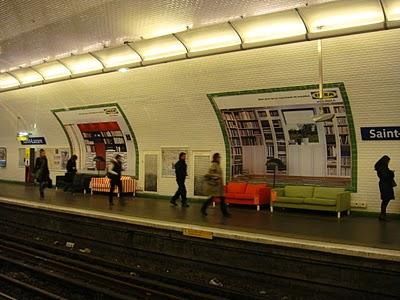 En ce moment dans le métro canapés Ikea dans le métro