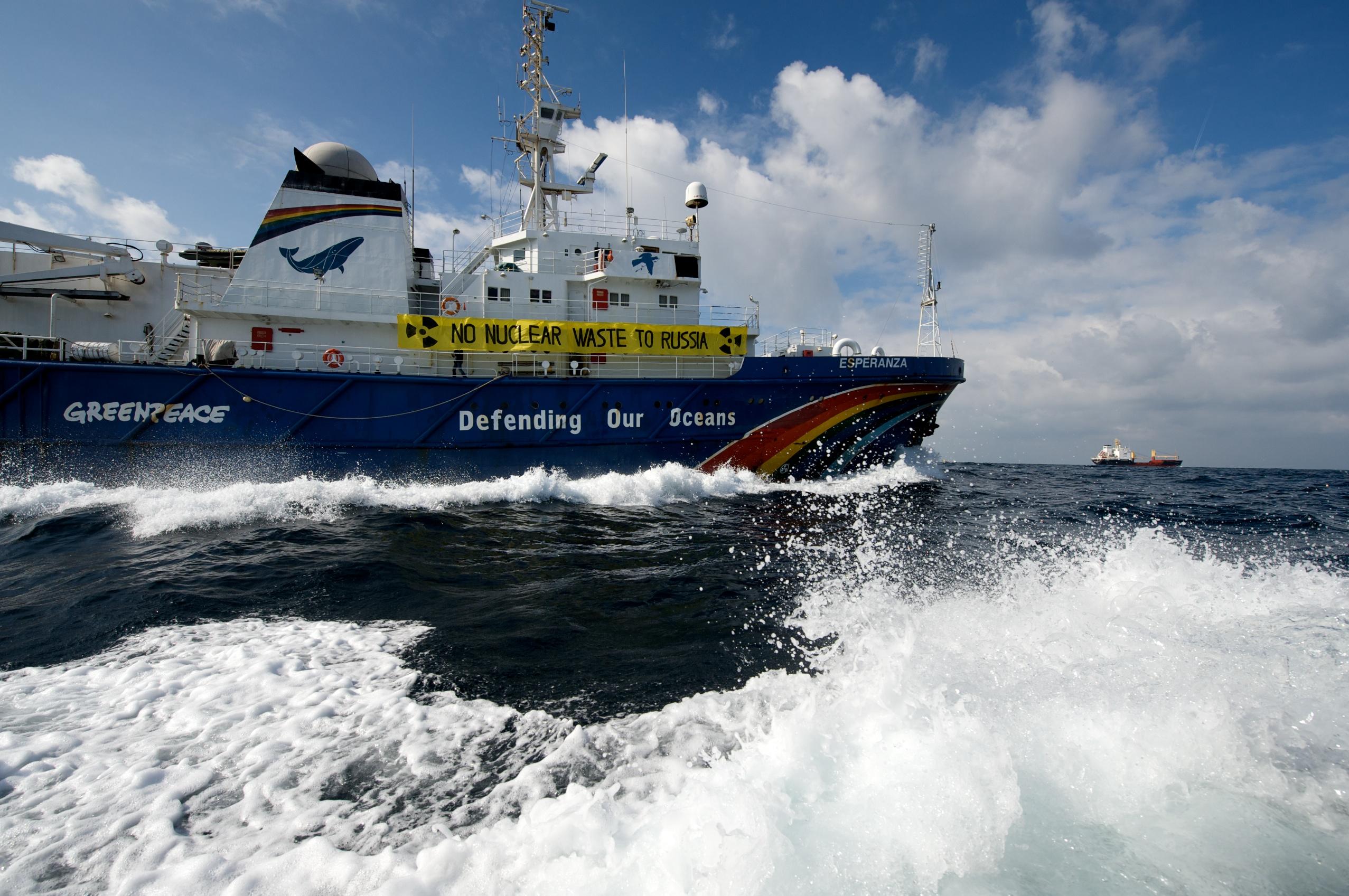 Exportations de déchets nucléaires : L’Esperanza de Greenpeace demande au Kapitan Kuroptev de faire demi-tour