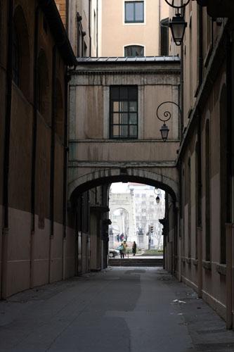 Lieu : Lyon Heure : petit matin