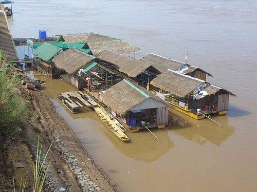Fleuve Mékong : Entre furie et pépère tranquille. SS855315