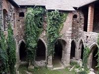 Ailleurs: Le couvent Rosa coeli, en ruine, mais joli