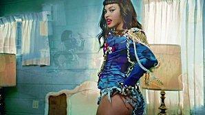 Telephone! Lady-Gaga-Beyonce-Telephone-Music-Video-lady-gaga-10861905-.jpg