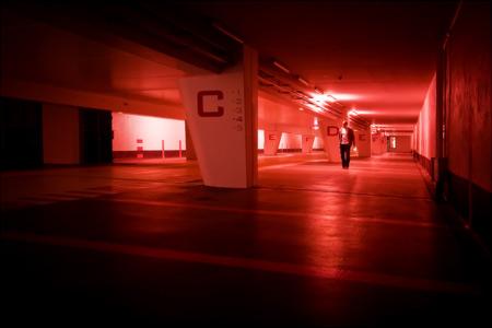Red underground walkway (photographie urbaine)