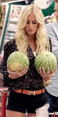 Gros seins : j'enlève le haut !!