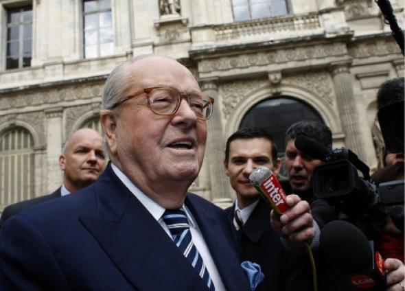 jean-marie-le-pen-se-compare-a-simone-veil.1269376217.jpg