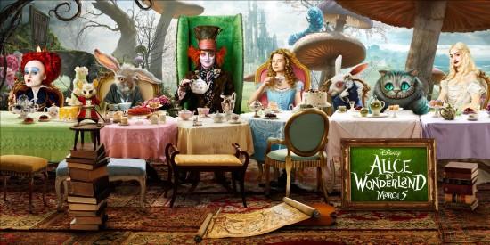 Anne Hathaway, Helena Bonham Carter, Johnny Depp et Mia Wasikowska. Walt Disney Studios Motion Pictures France