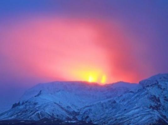 Après une crise sismique, le volcan islandais Eyjafjöll rentre en éruption le 21 Mars 2010