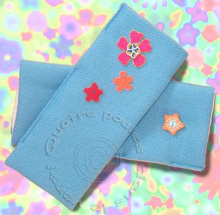 LES POULETTES S'AGITENT POUR LES MAMANS POULES! mitaines_bleues1