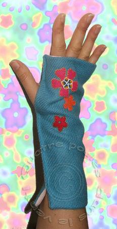 LES POULETTES S'AGITENT POUR LES MAMANS POULES! mitaines_bleues1bb