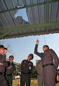 Le gouvernement et les chemises rouges s’accusent mutuellement après les attaques à la grenade au ministère thaïlandais de la Santé
