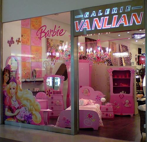 All Dolled Up … ou l’installation de mon bureau tout rose ;) All Dolled Up … ou l’installation de mon bureau tout rose ;)