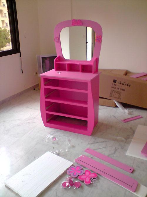 All Dolled Up … ou l’installation de mon bureau tout rose ;) meublesrooses003